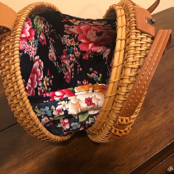 Circular Woven Pocketbook - Picture 5 of 6